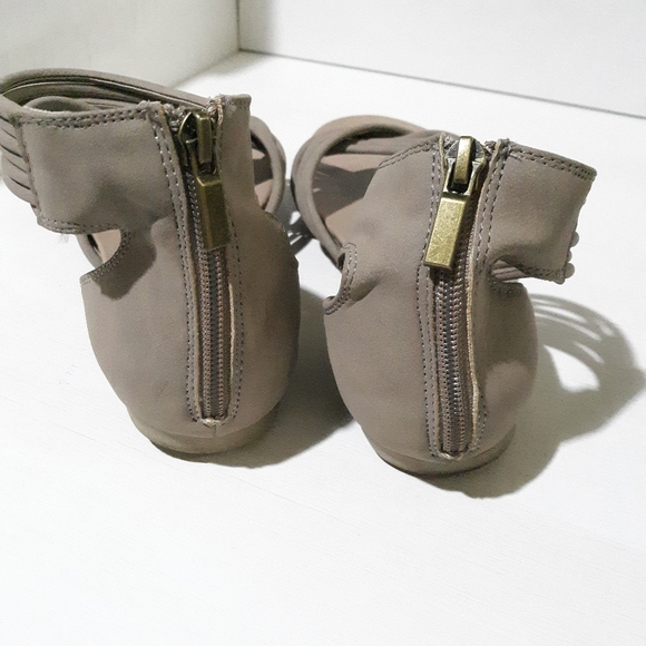 Adam Tucker/Me Too Beige Skylar Sandal - Picture 6 of 7